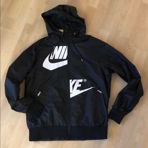 Nike | brand new windbreaker with mesh lining